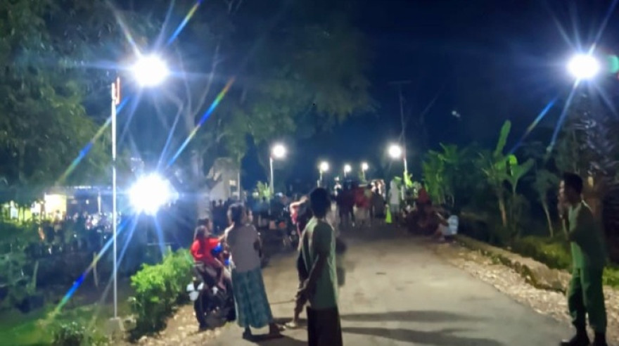 Lampu Penerangan Jalan Desa Beaneno Resmi Beroperasi, Warga Nikmati Desa yang Terang Benderang